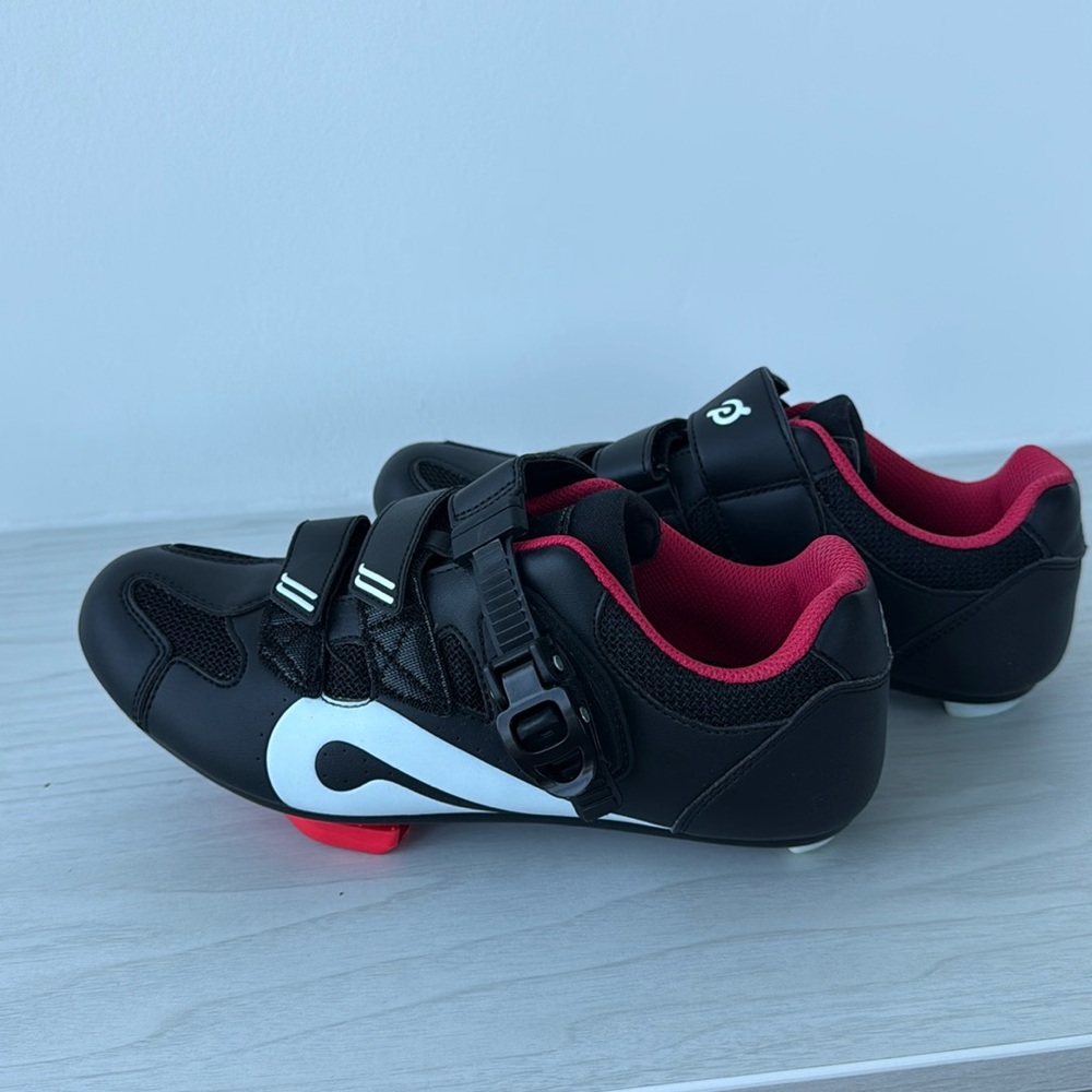 Peloton cycling shoes size 40 in excellent condition!